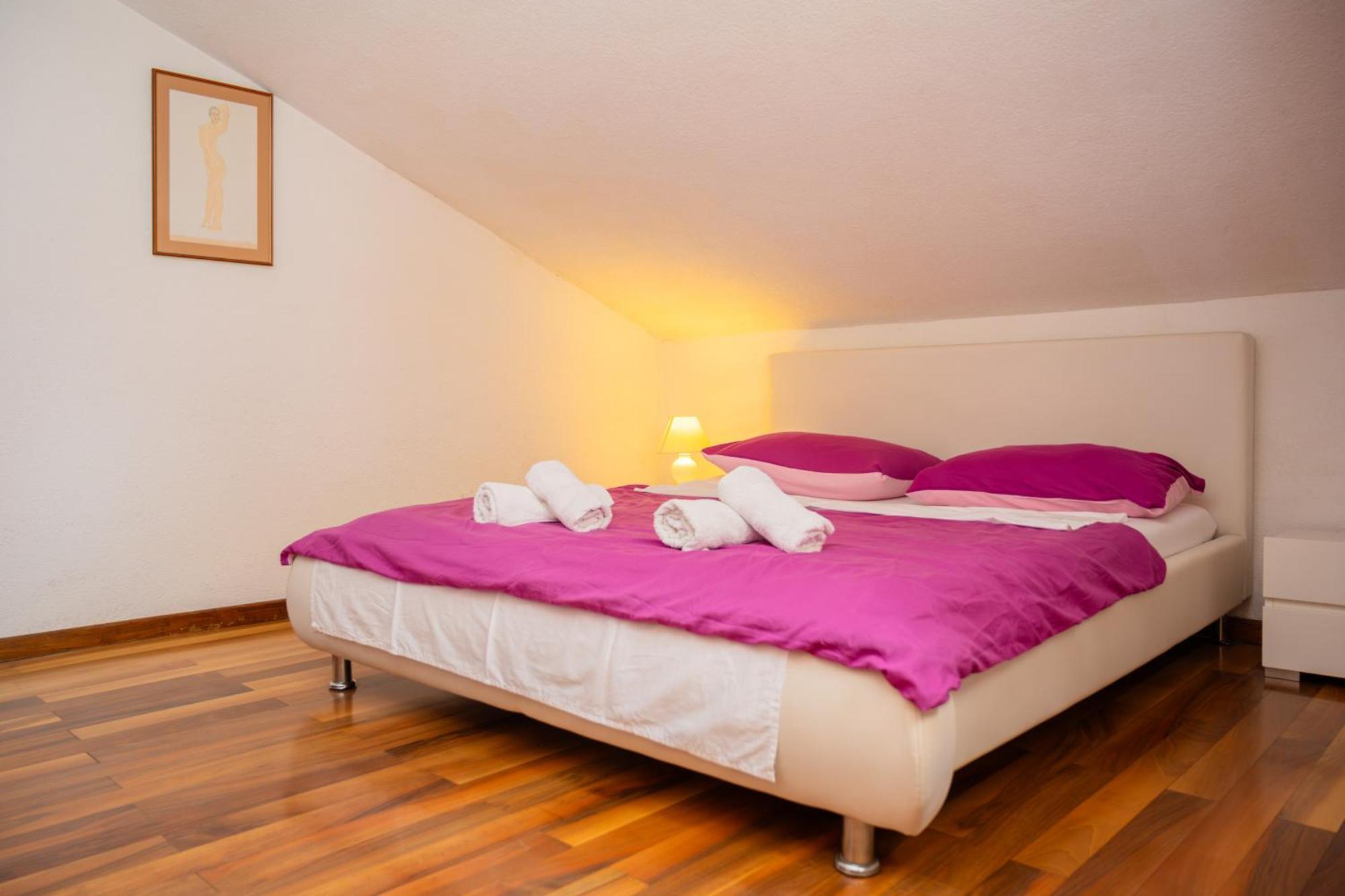 Cozy Guest House Kamenita Split Exterior photo